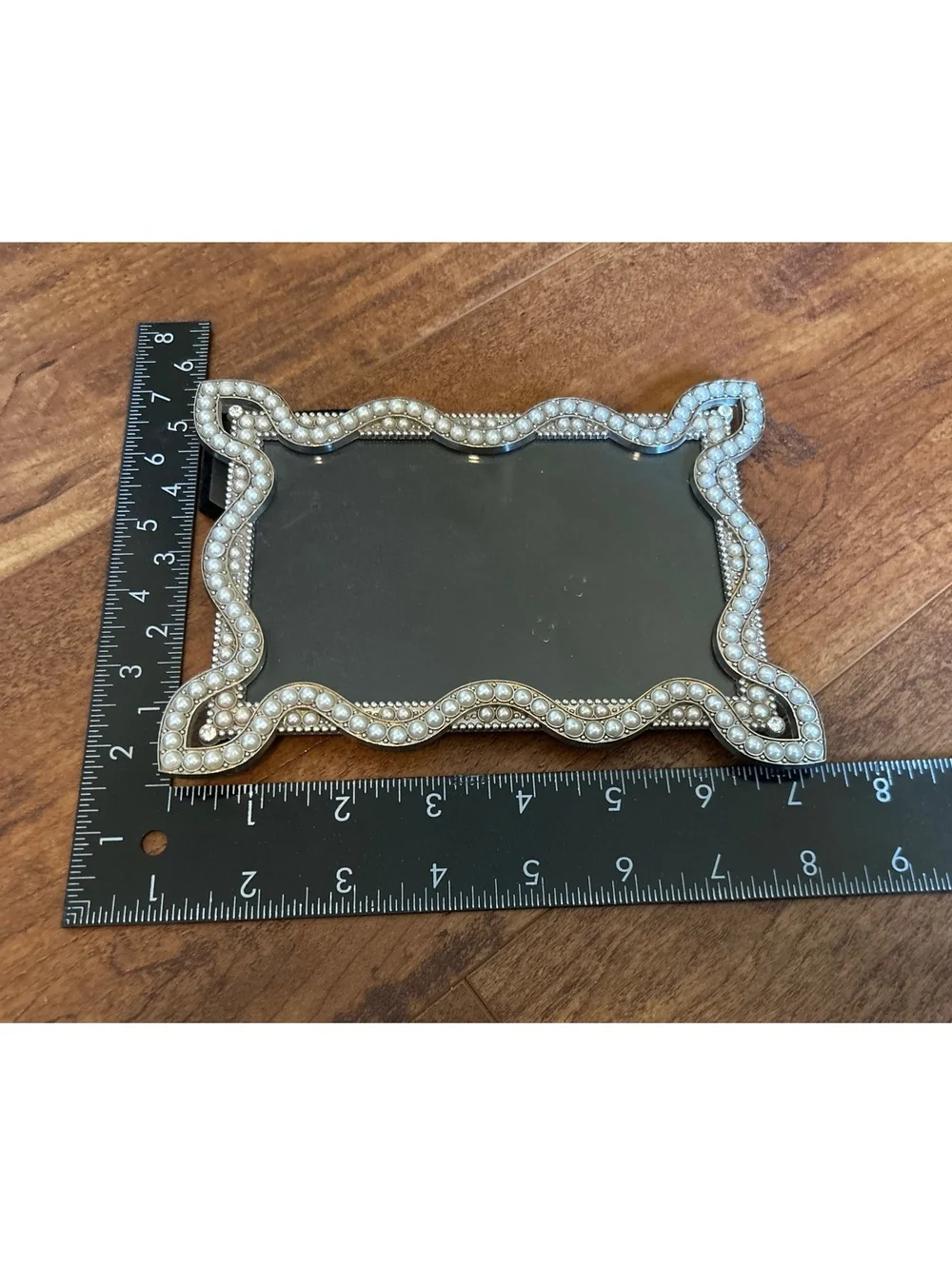 Azzure Home Pearl Embellished Decorative Photo Frame